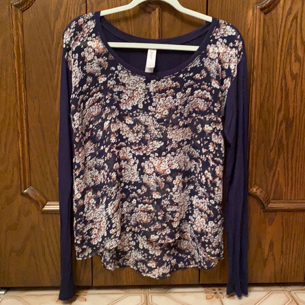 Cute light and flowy shirt size L